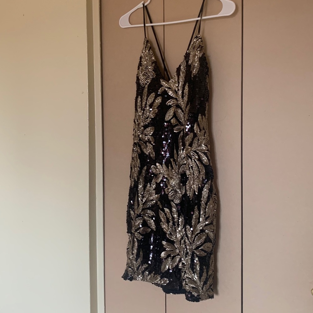 Curve Hugging Sequin Dress - Picture 4 of 7